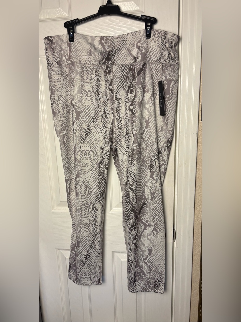 BEBE Snake Print High-Waist Women's Pants - Gray 3X
